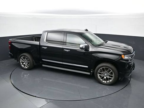 Used 2025 Chevrolet Silverado 1500 High Country AWD/4WD image 33