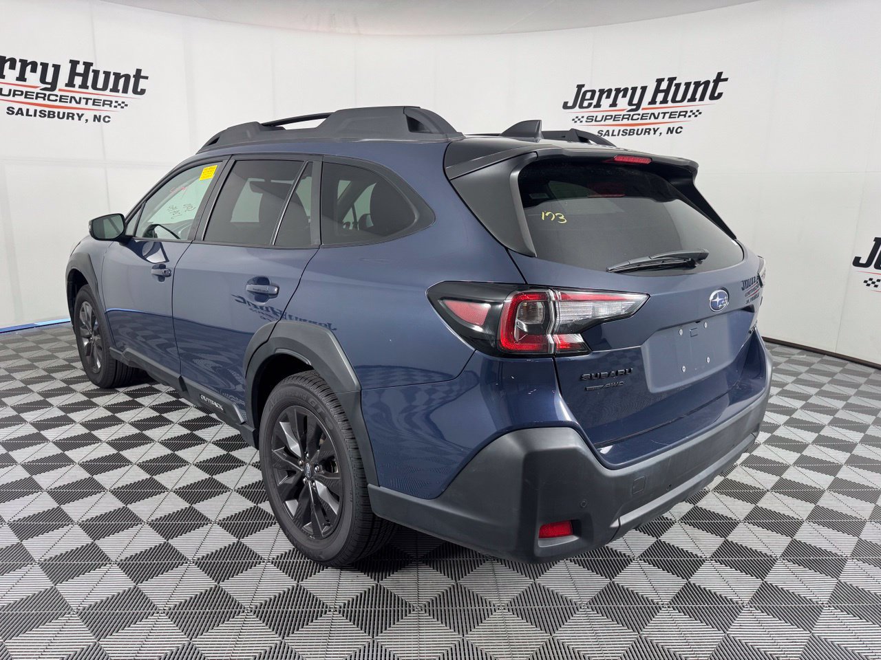 Used 2025 Subaru Outback Onyx Edition AWD/4WD image 9