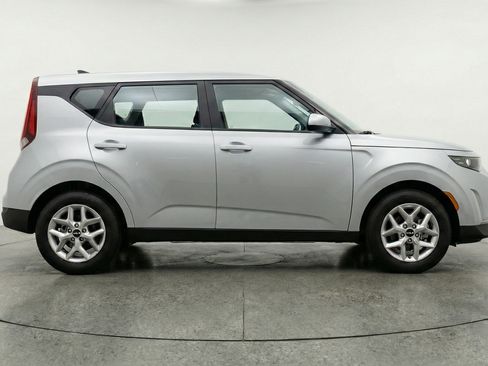 Used 2025 Kia Soul LX w/ LX Technology Package image 11