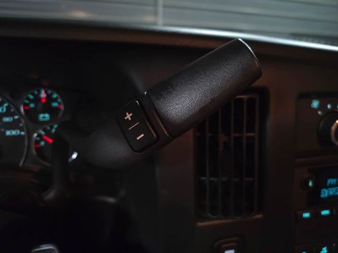 Used 2017 GMC Savana 4500 RWD image 20