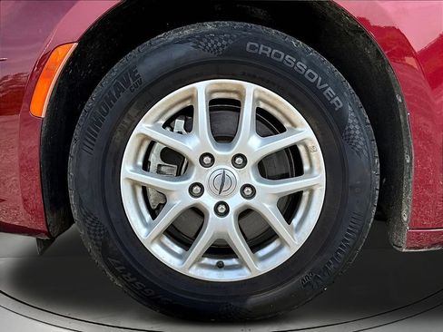 Used 2023 Chrysler Pacifica Touring-L FWD image 35