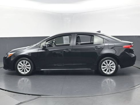 Used 2025 Toyota Corolla LE w/ LE Premium Package FWD image 15