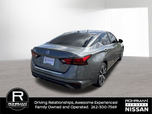 Used 2022 Nissan Altima 2.5 SR FWD image 4