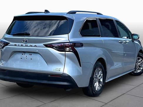 Certified 2023 Toyota Sienna XLE AWD/4WD image 13