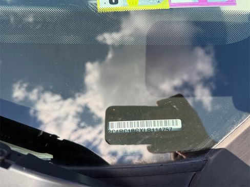 Used 2020 Chrysler Pacifica Touring-L w/ Tire & Wheel Group image 30