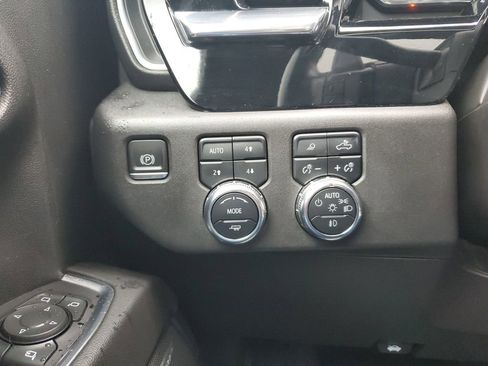 Used 2022 GMC Sierra 1500 SLT w/ SLT Premium Plus Package AWD/4WD image 19