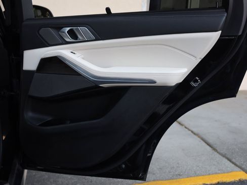 Used 2020 BMW X5 xDrive40i w/ Executive Package AWD/4WD image 25