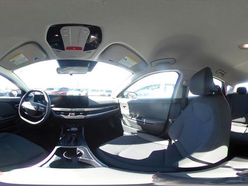 Used 2025 Kia K4 LXS image 41