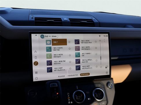 New 2026 Land Rover Defender 130 X-Dynamic SE image 20