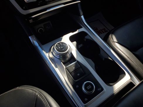 Used 2022 Ford Explorer XLT w/ Equipment Group 202A image 25