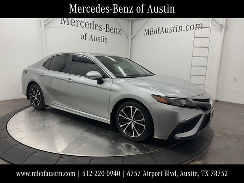 Used 2022 Toyota Camry SE image 1