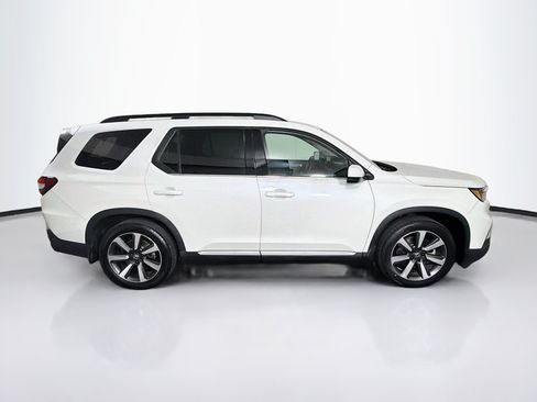 Used 2025 Honda Pilot Touring image 10