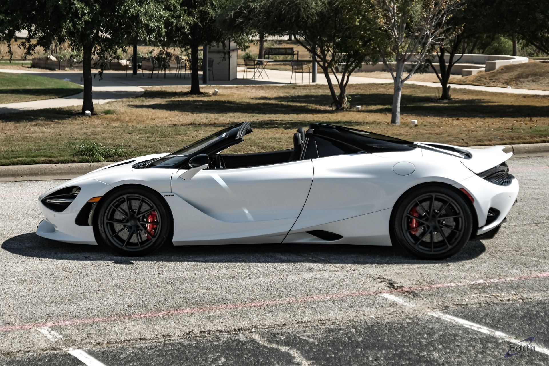 Used 2025 McLaren 750S Spider RWD image 11
