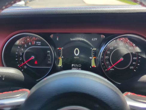 Used 2021 Jeep Gladiator Rubicon AWD/4WD image 16