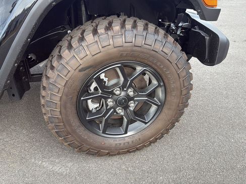 New 2025 Jeep Gladiator High Tide image 9