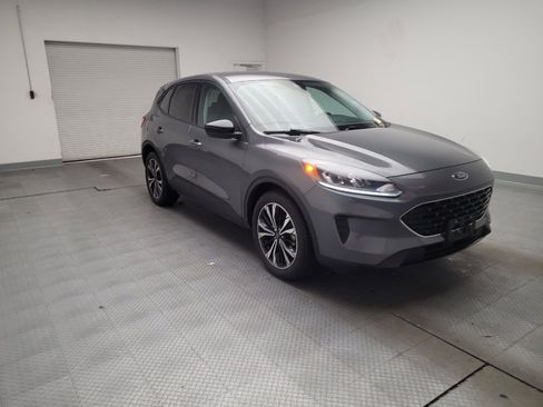 Used 2022 Ford Escape SE w/ SE Sport Appearance Package image 13