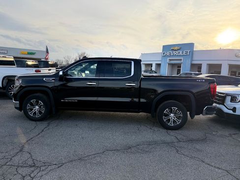 Used 2025 GMC Sierra 1500 SLT image 6