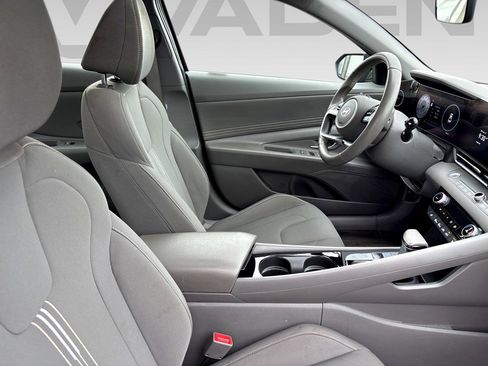 Used 2025 Hyundai Elantra SEL FWD image 11
