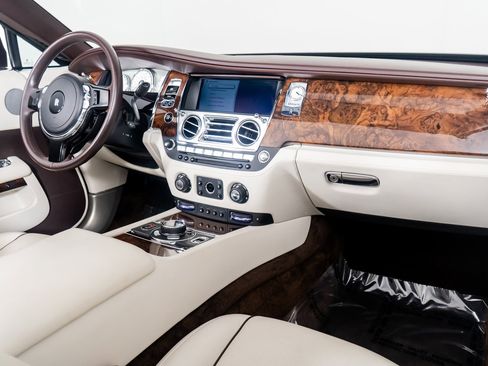 Used 2017 Rolls-Royce Dawn image 34