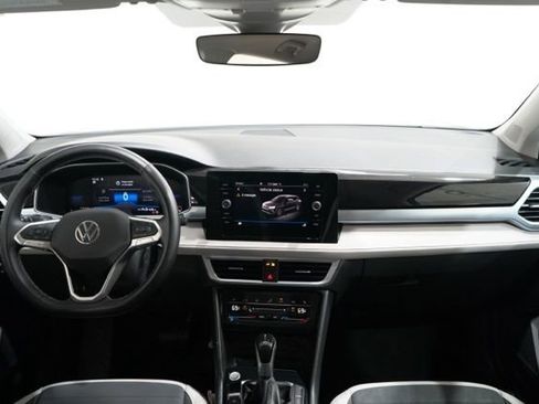 Used 2025 Volkswagen Taos SE AWD/4WD image 15