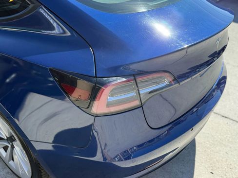 Used 2022 Tesla Model 3 Standard Range image 9