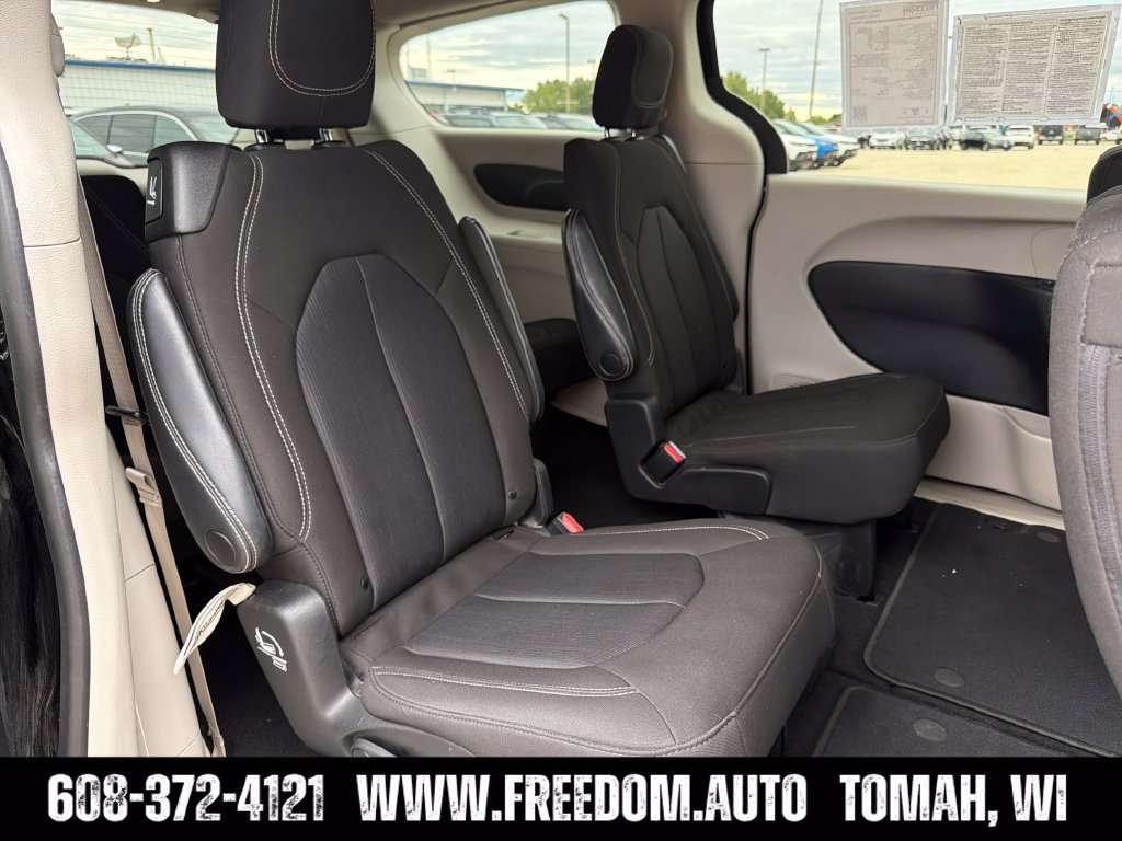 Used 2023 Chrysler Voyager LX FWD image 32
