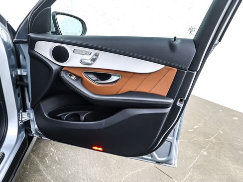 Used 2022 Mercedes-Benz GLC 300 4MATIC Coupe image 23