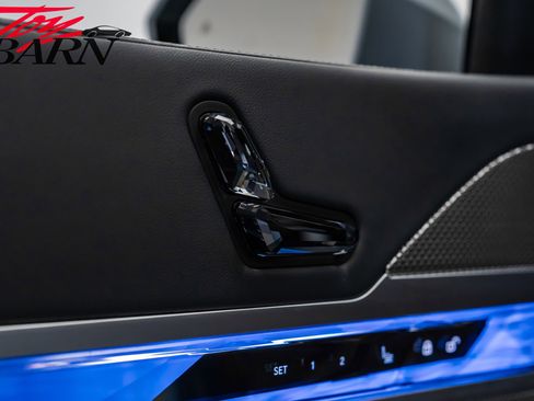 Used 2023 BMW 760i xDrive image 21