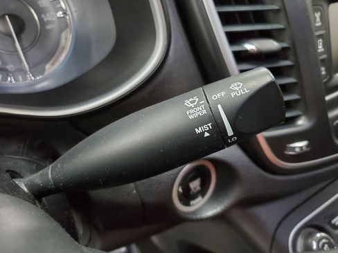 Used 2015 Chrysler 200 Limited image 30