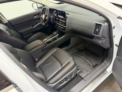 Used 2025 Nissan Pathfinder SL w/ Lighting Package (N92) image 32