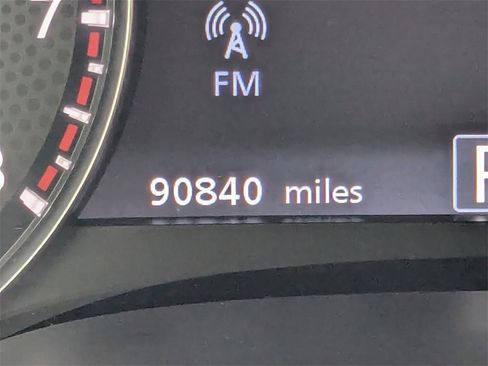 Used 2021 Nissan Armada SL w/ Captain's Chairs Package image 28