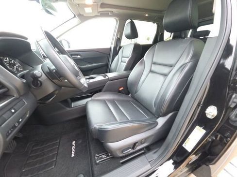 Used 2023 Nissan Rogue SV w/ SV Premium B Package image 14