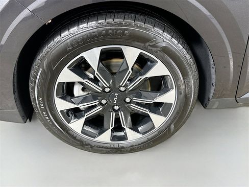 Certified 2024 Kia Carnival EX image 14