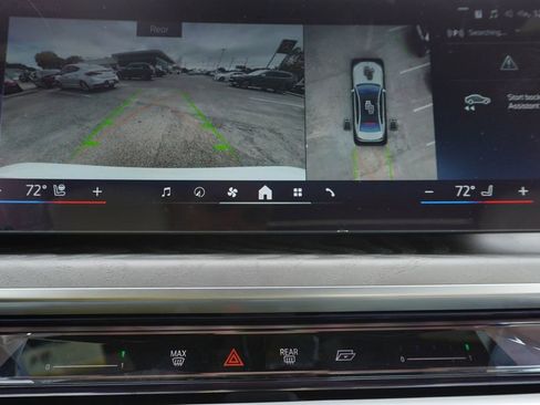 Used 2024 BMW i7 xDrive60 AWD/4WD image 3