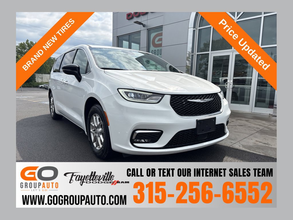 Used 2026 Chrysler Pacifica Select FWD image 1