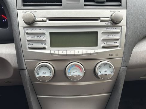 Used 2011 Toyota Camry LE FWD image 22