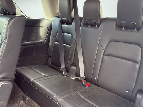 Used 2024 Nissan Pathfinder SL FWD image 23