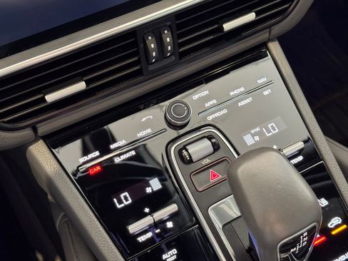 Certified 2019 Porsche Cayenne AWD/4WD image 35