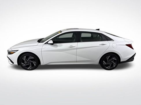 Used 2025 Hyundai Elantra Limited FWD image 8
