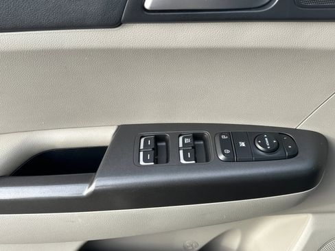 Certified 2022 Kia Sportage LX image 11