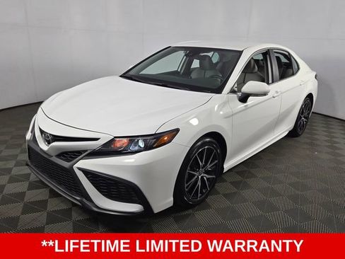 Used 2022 Toyota Camry SE FWD image 3