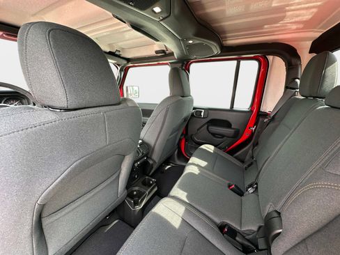 New 2025 Jeep Gladiator Sport image 18