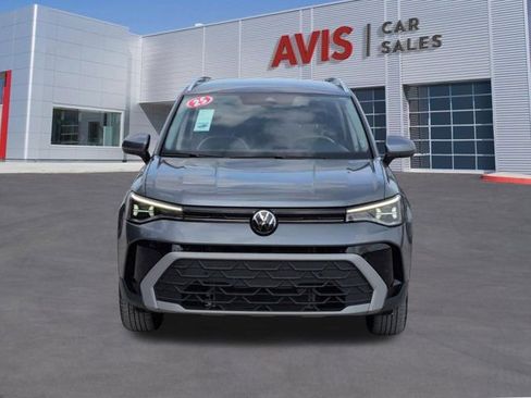 Used 2025 Volkswagen Taos SE AWD/4WD image 2
