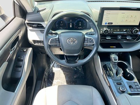 Used 2023 Toyota Highlander Limited AWD/4WD image 22
