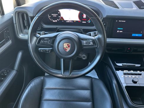 Used 2024 Porsche Cayenne AWD/4WD image 16