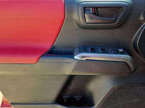 Used 2017 Toyota Tacoma SR5 w/ Tow Package image 21