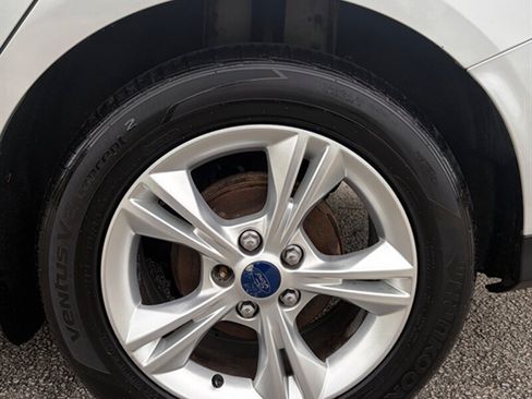Used 2014 Ford Focus SE w/ SE Winter Package FWD image 26