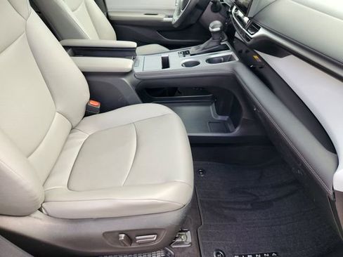 Certified 2025 Toyota Sienna XLE image 14