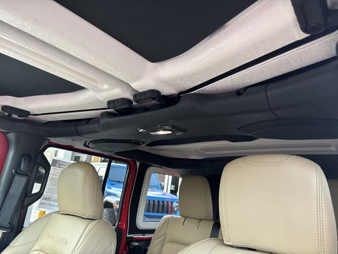 Used 2018 Jeep Wrangler Unlimited Sahara AWD/4WD image 28