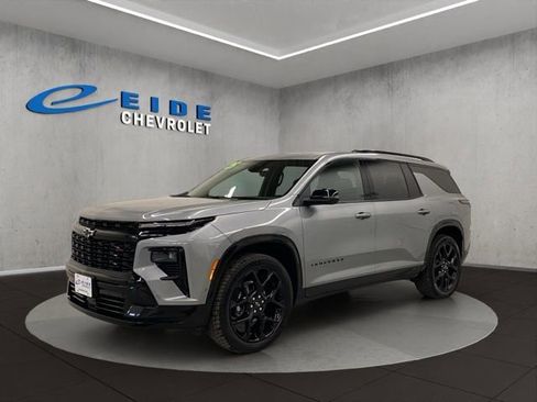 Used 2025 Chevrolet Traverse RS w/ LPO, Floor Liner Package image 7